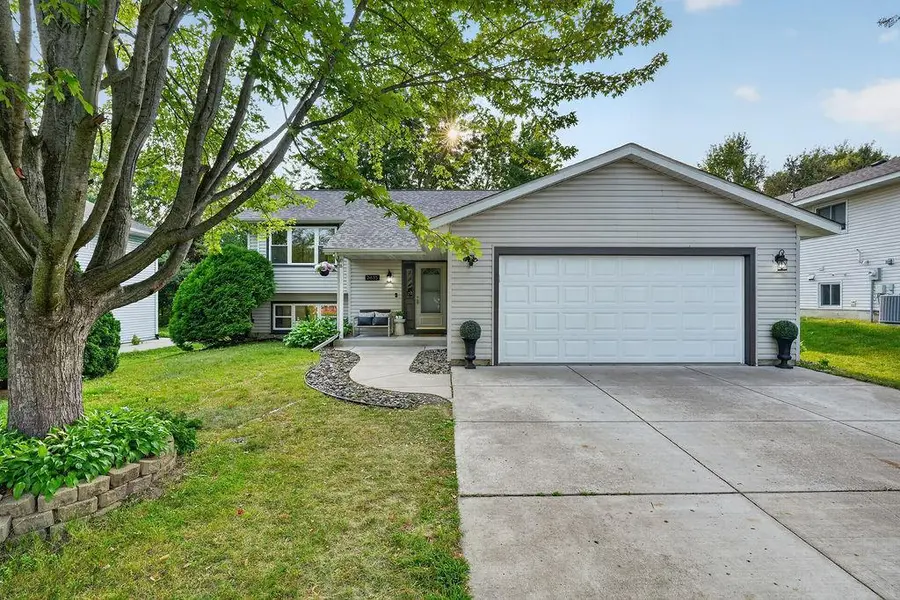 2635 Hydram AVE N, Oakdale, MN 55128