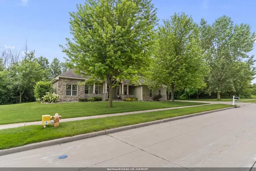1055 ZACHER DR, Oshkosh, WI 54901