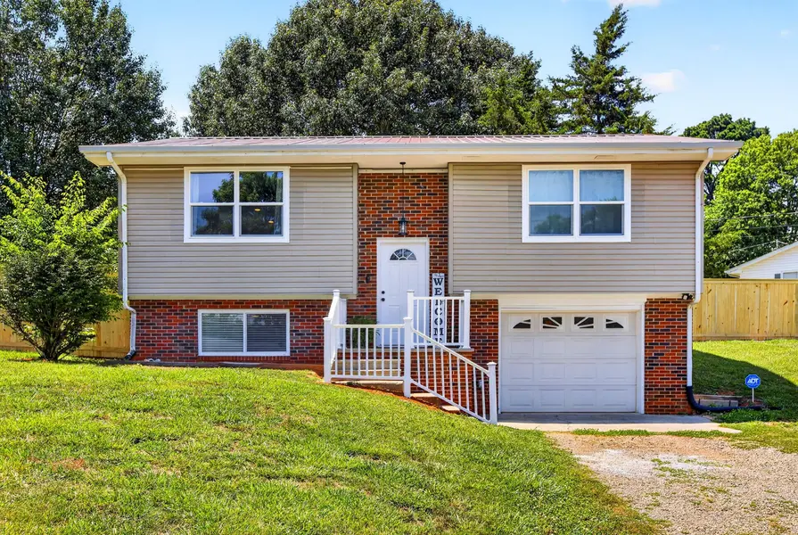 235 Oak Grove Road, Madisonville, TN 37354