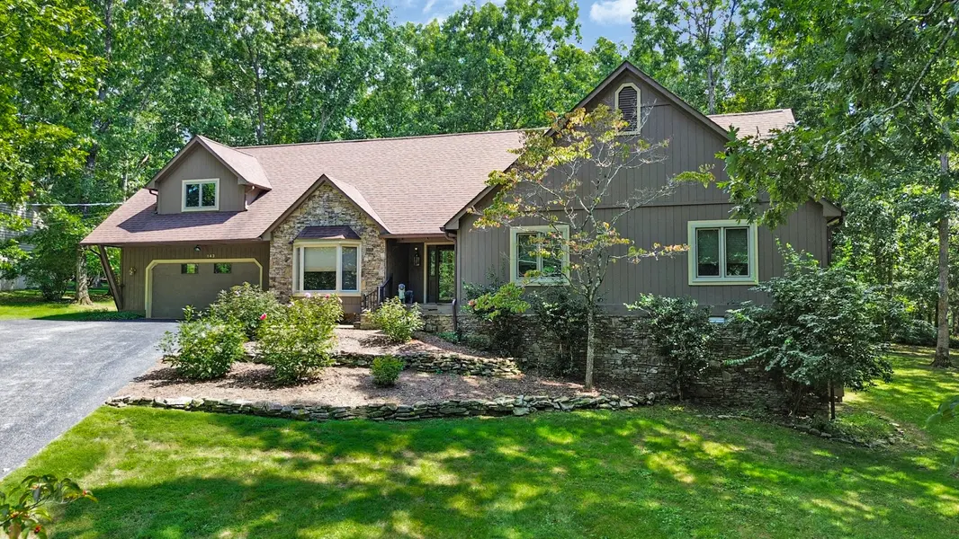 143 Lisa Ln, Crossville, TN 38558