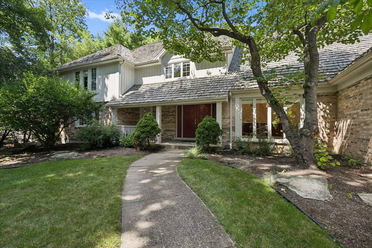30 Brierfield CT, Lake Bluff, IL 60044