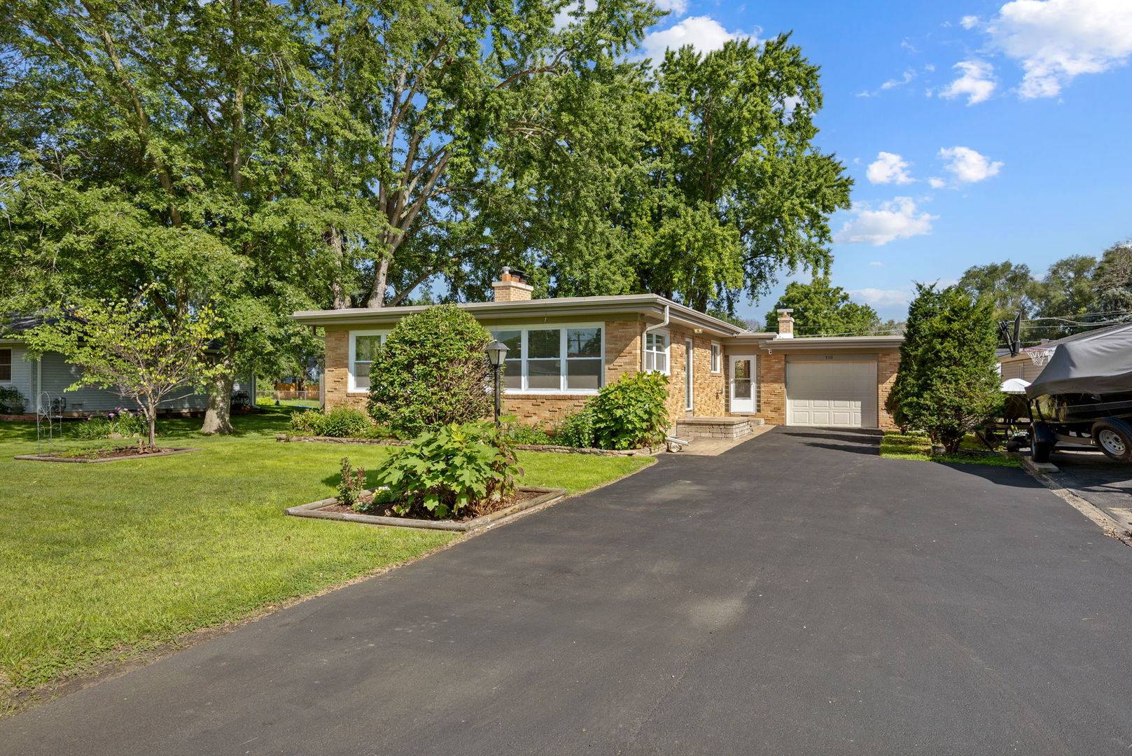 510 E Spring AVE, South Elgin, IL 60177