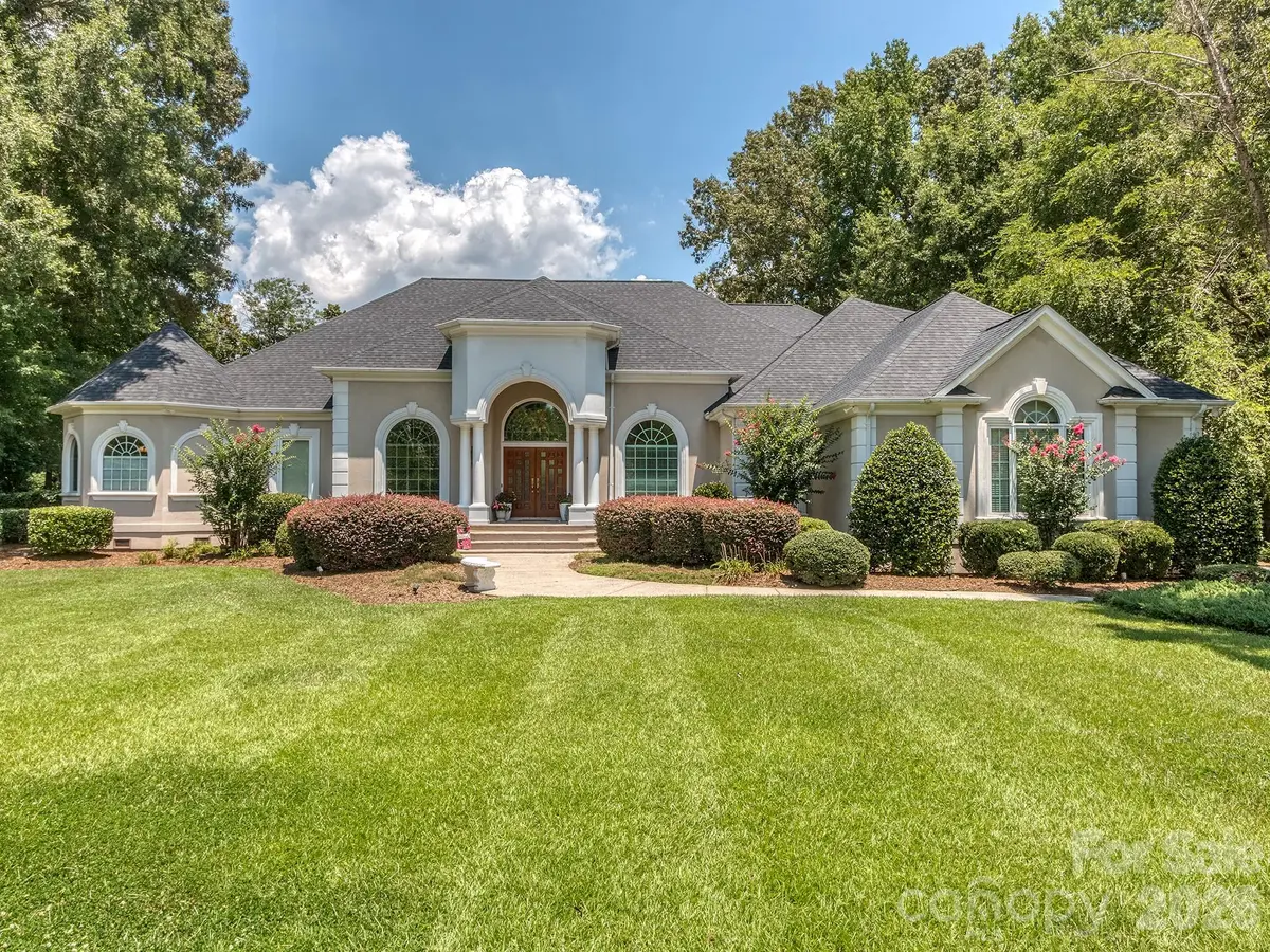1733 White Pond LN, Waxhaw, NC 28173