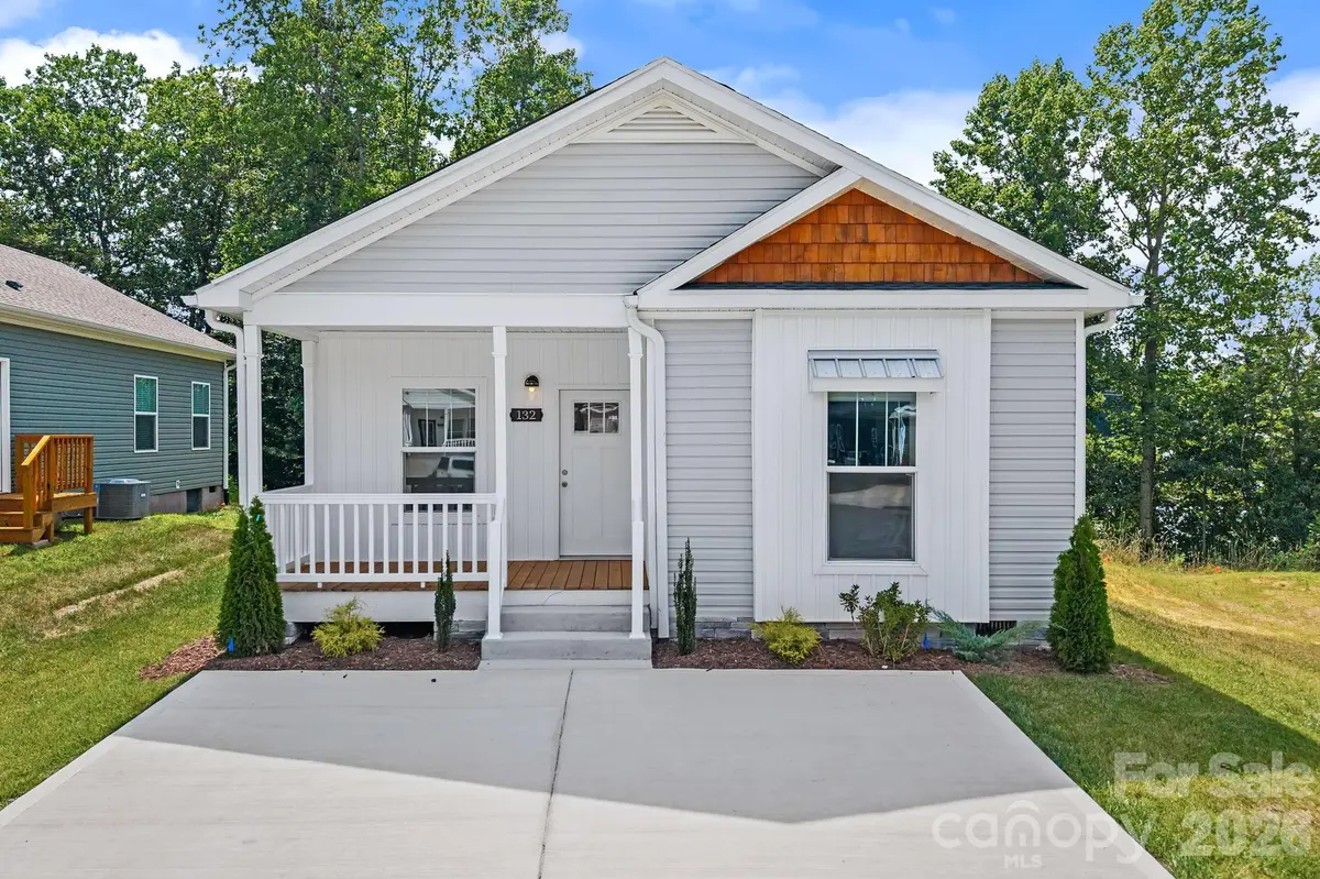 132 Bellamy RD, Asheville, NC 28806