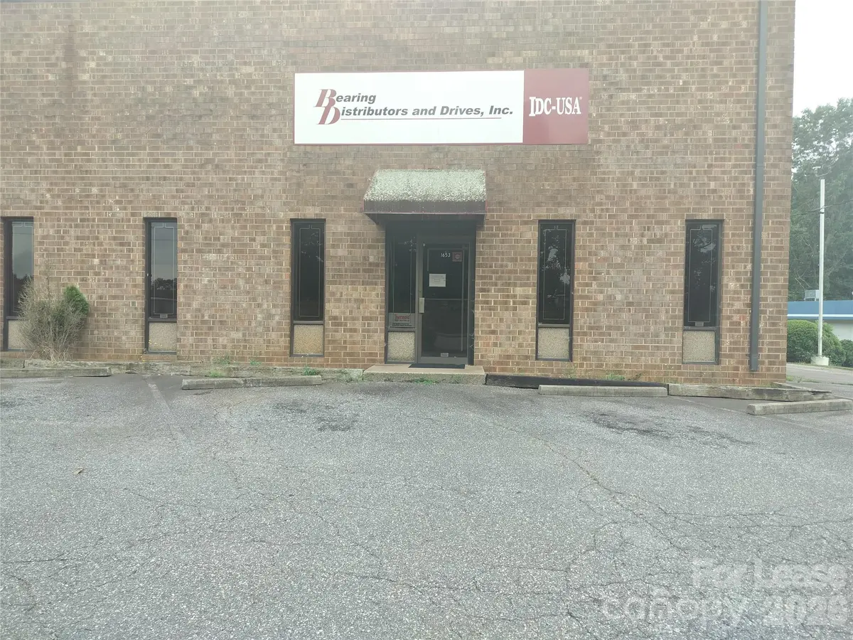 1651 1st AVE SW, Hickory, NC 28602