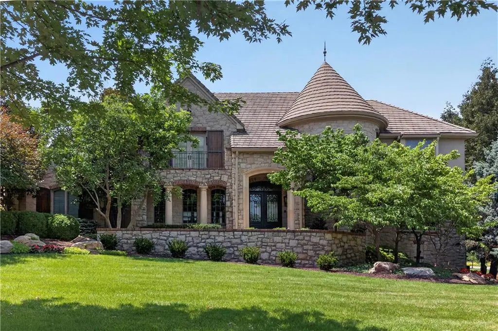 13908 HOWE DR, Leawood, KS 66224