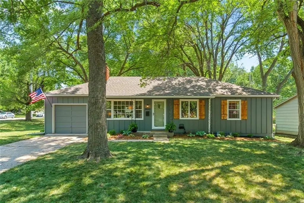 8863 SWITZER RD, Overland Park, KS 66214