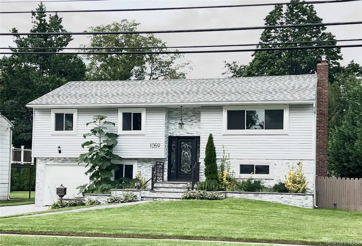 1059 Denton AVE, Manhasset Hills, NY 11040