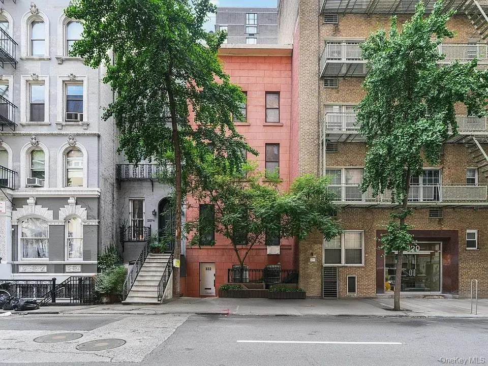 322 E 50th St, New York (manhattan), NY 10022