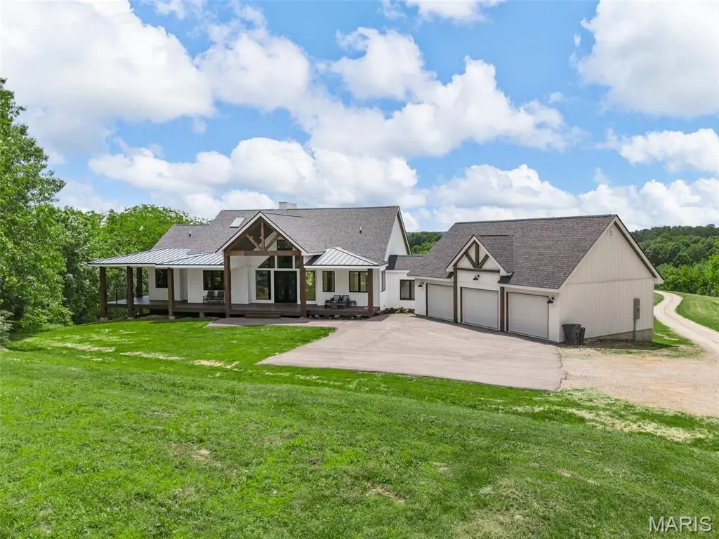 22206 Tree Farm RD, Warrenton, MO 63383