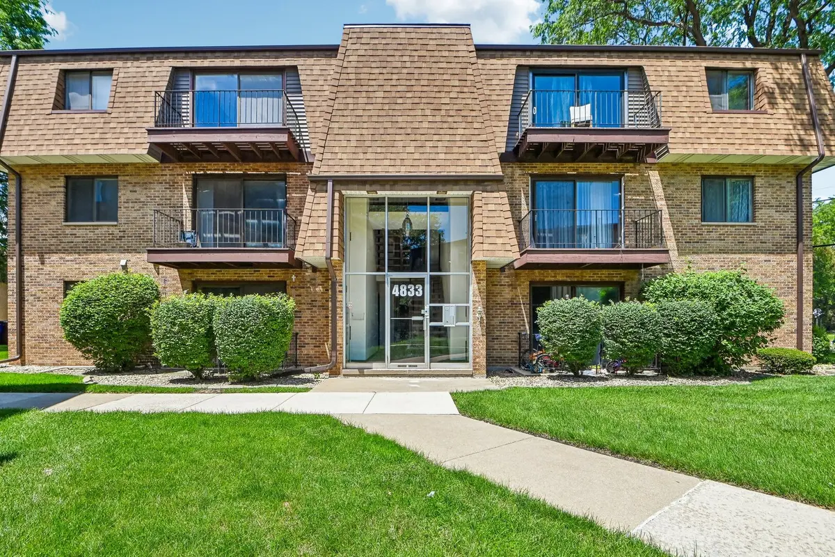 4833 W 109th ST #201, Oak Lawn, IL 60453