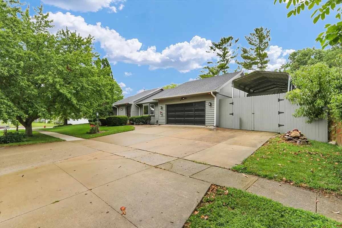 3501 Roxford DR, Champaign, IL 61822