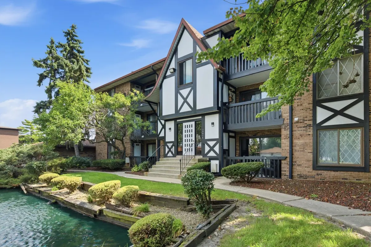 13616 Royal CT #208, Crestwood, IL 60418