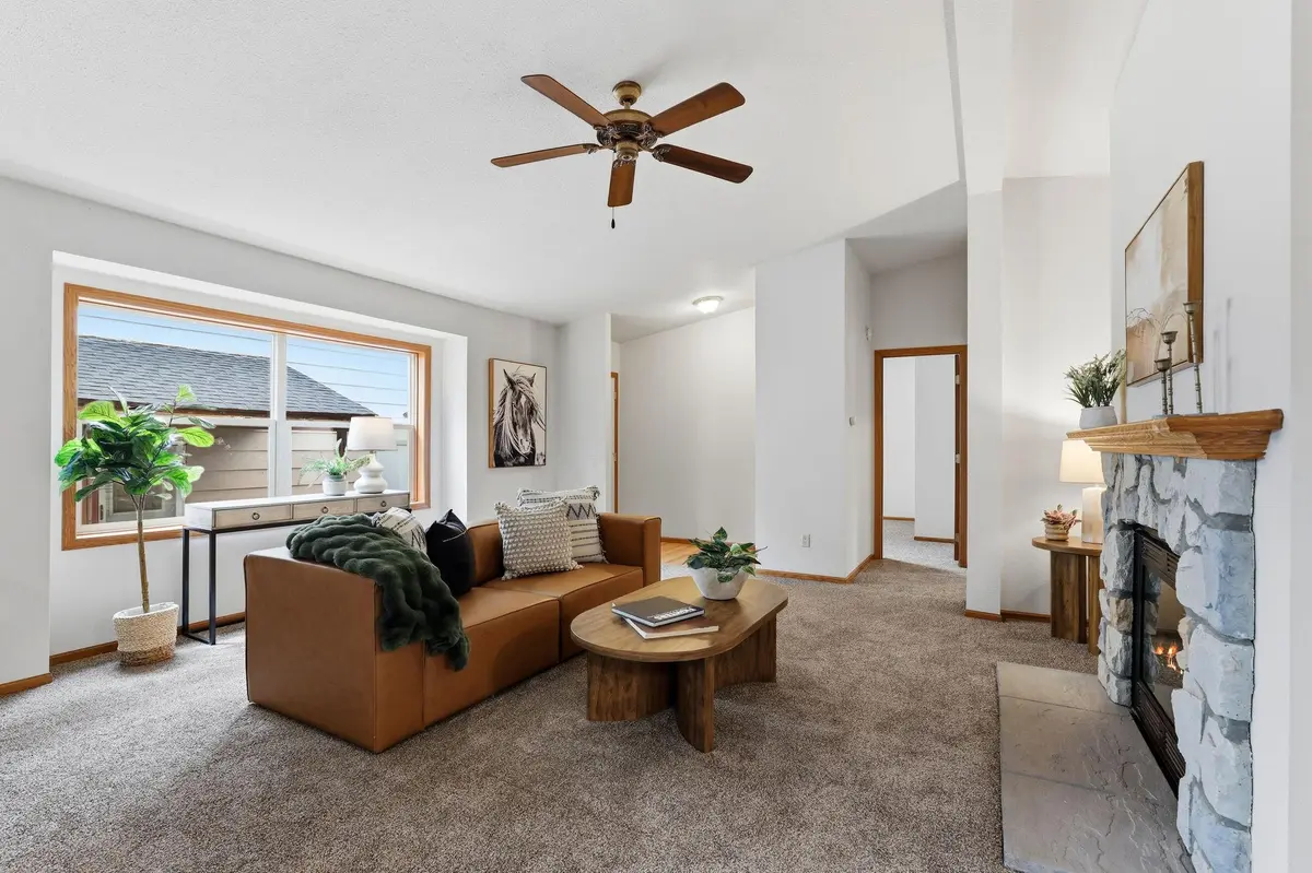 1534 Larpenteur AVE E, Saint Paul, MN 55109