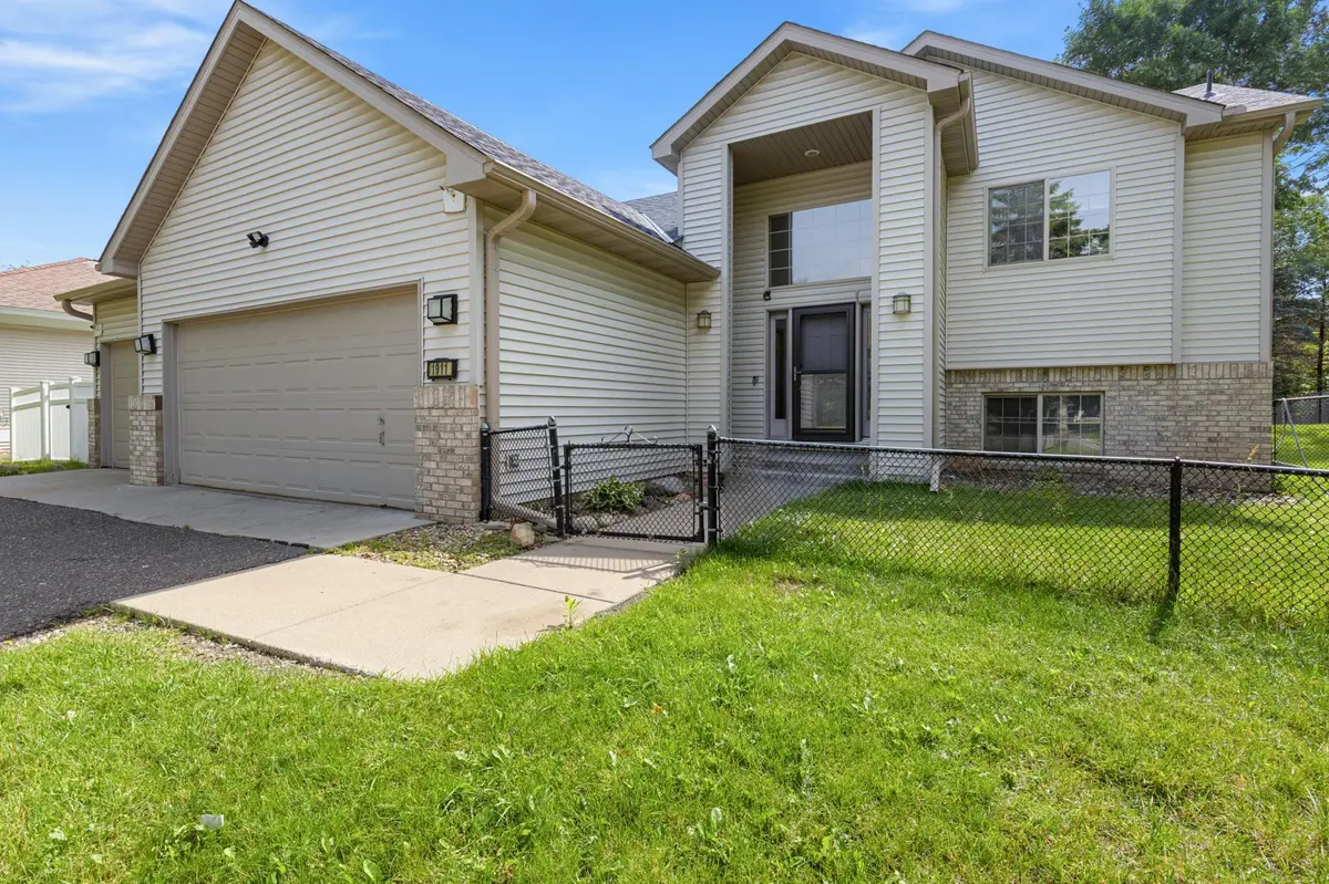 1911 Queens DR, Saint Paul, MN 55125