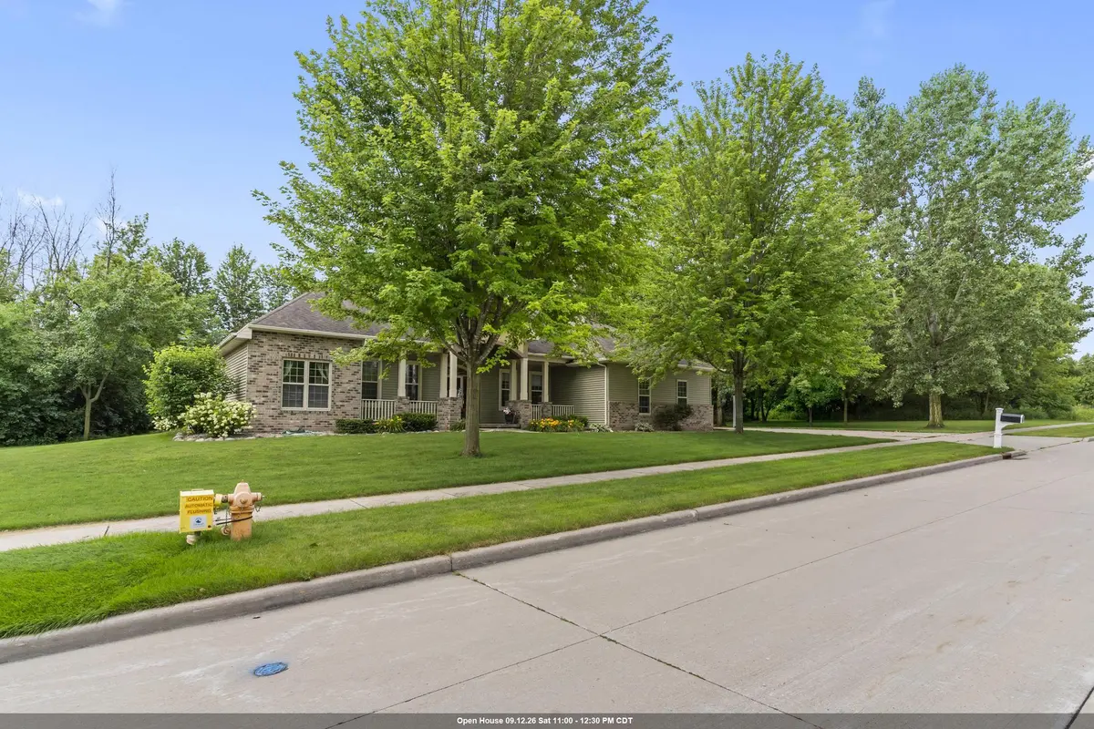 1055 ZACHER DR, Oshkosh, WI 54901