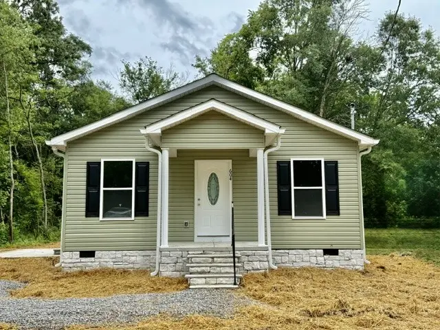 604 Decherd St #E, Tullahoma, TN 37388