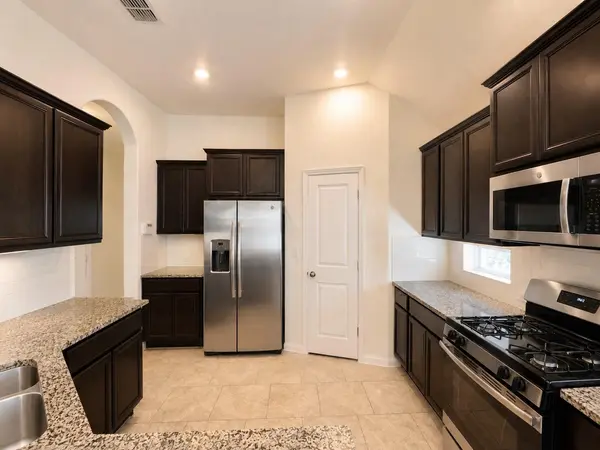 615 Linares LN, Austin, TX 78748