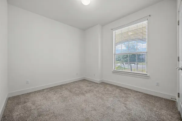 545 Elm Green ST, Hutto, TX 78634