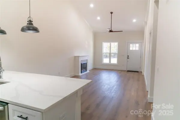 102 Ivy CT, Morganton, NC 28655