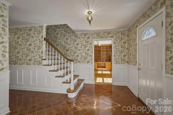 102 Woodland DR, Morganton, NC 28655