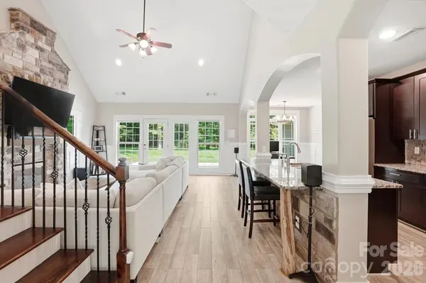 9151 Vagabond RD, Charlotte, NC 28227