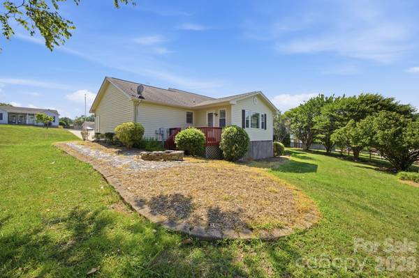 3842 Serenity DR, Hickory, NC 28602