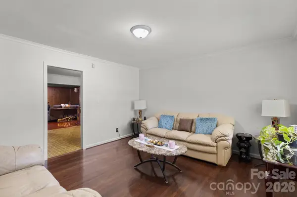 3326 Dunaire DR, Charlotte, NC 28205