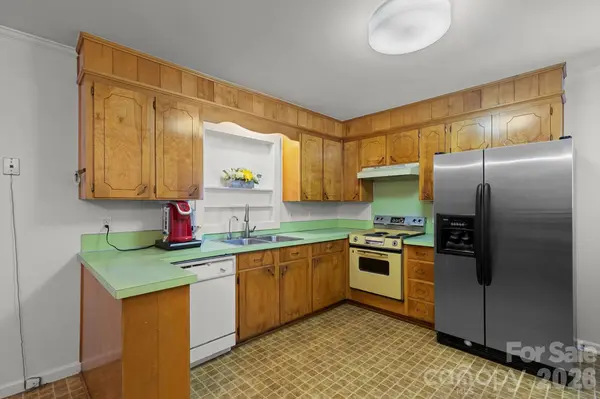 3326 Dunaire DR, Charlotte, NC 28205