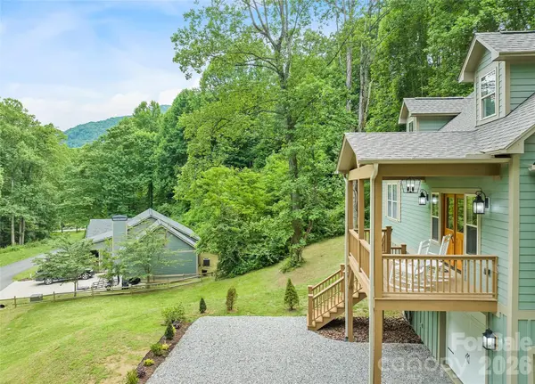 85 Garnet Spring LN, Waynesville, NC 28785