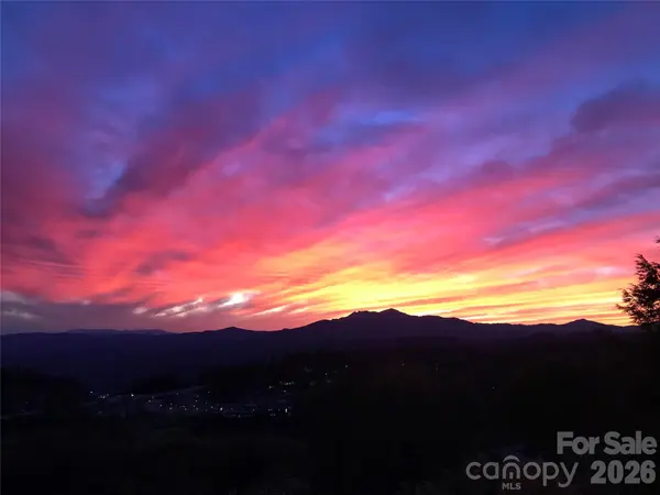 483 W Green Hill DR, Blowing Rock, NC 28605