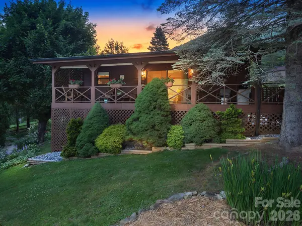 85 Hillcrest RD, Maggie Valley, NC 28751