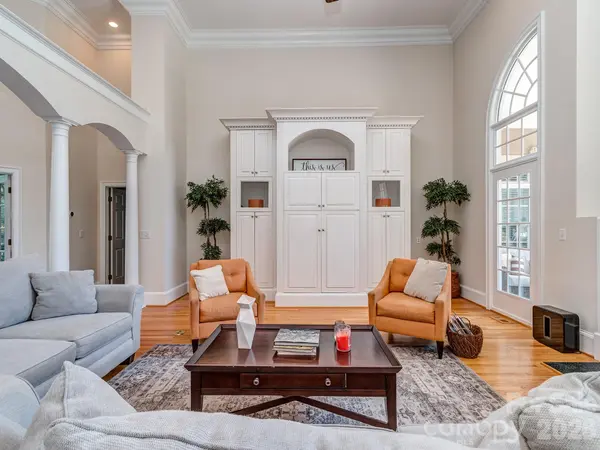 1733 White Pond LN, Waxhaw, NC 28173
