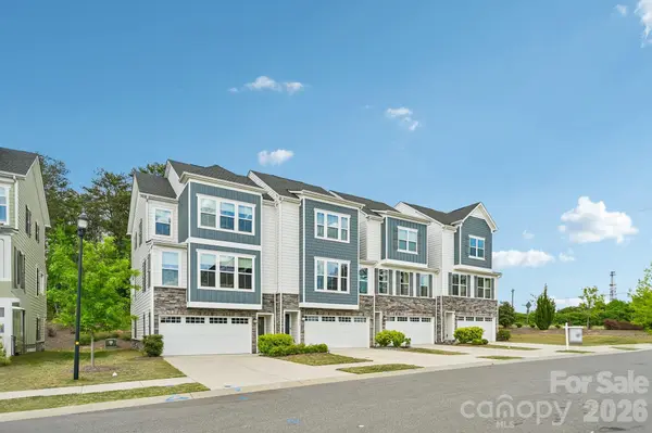 957 Portrush LN, Tega Cay, SC 29708