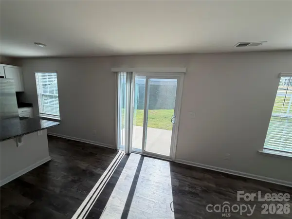 7868 Whispering Stream DR, Sherrills Ford, NC 28673