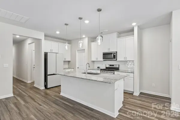 186 Guardian Gate DR, Mooresville, NC 28115