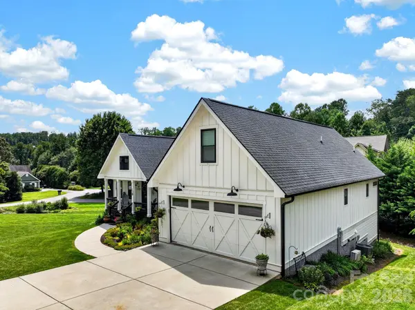 35 Meadow Haven CT, Mills River, NC 28759