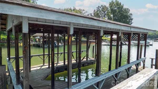115 Rainbow LN, Mooresville, NC 28117
