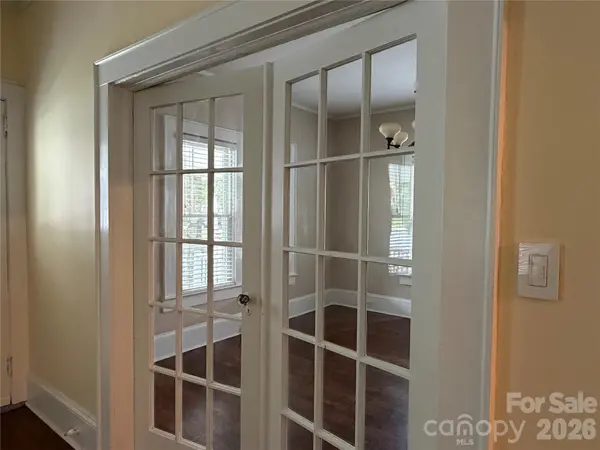 618 S Poplar ST, Lincolnton, NC 28092