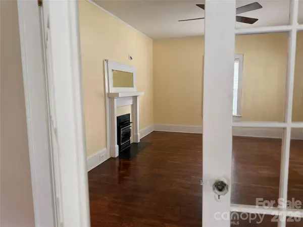 618 S Poplar ST, Lincolnton, NC 28092
