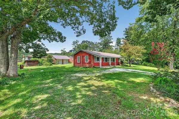 2409 Lucas ST, Hendersonville, NC 28791