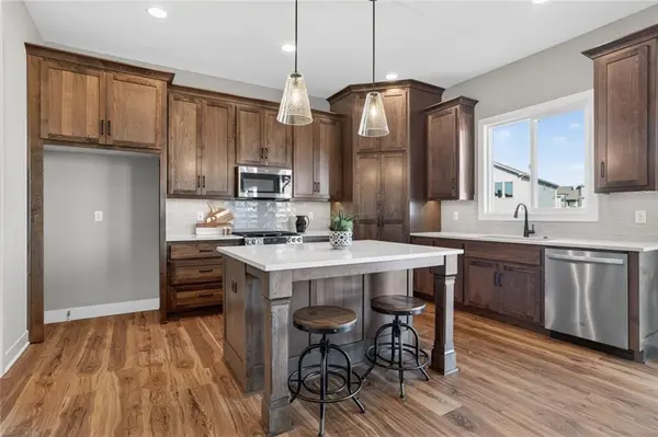 1508 SW Arborpark TER, Lee's Summit, MO 64082