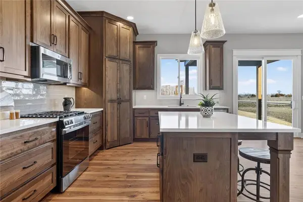 1508 SW Arborpark TER, Lee's Summit, MO 64082