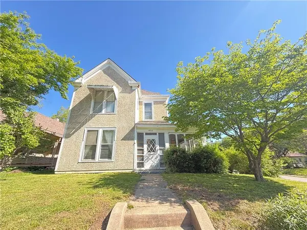 1622 South ST, Lexington, MO 64067