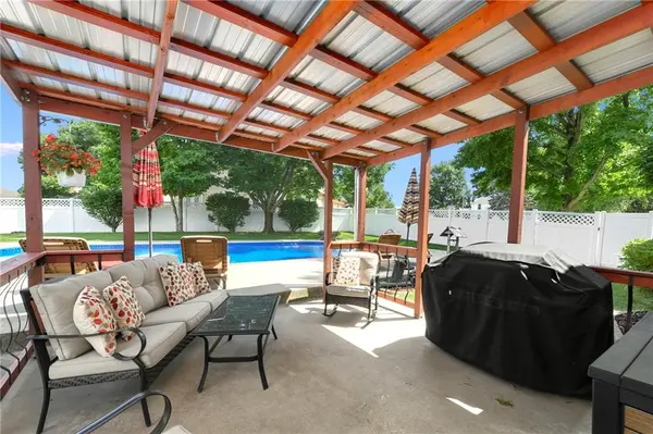 3912 Manhattan AVE, Blue Springs, MO 64015