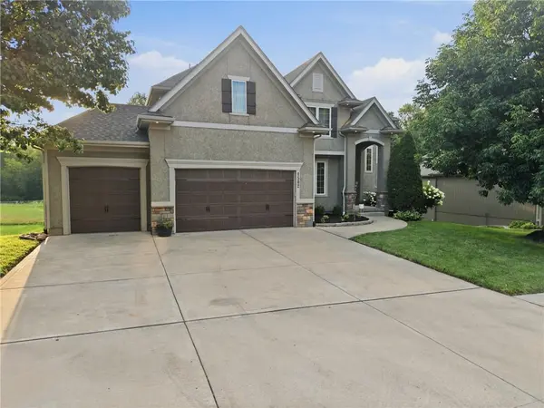 1502 Cross Creek DR, Raymore, MO 64083
