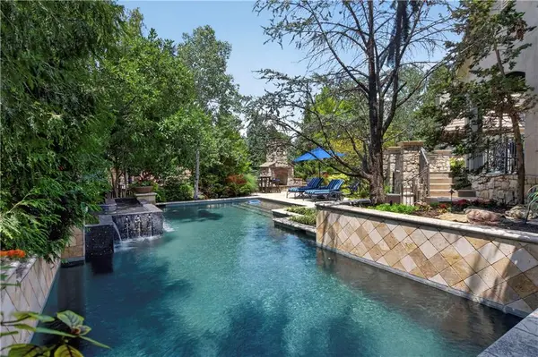 13908 HOWE DR, Leawood, KS 66224