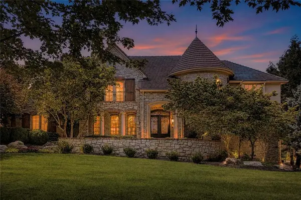 13908 HOWE DR, Leawood, KS 66224