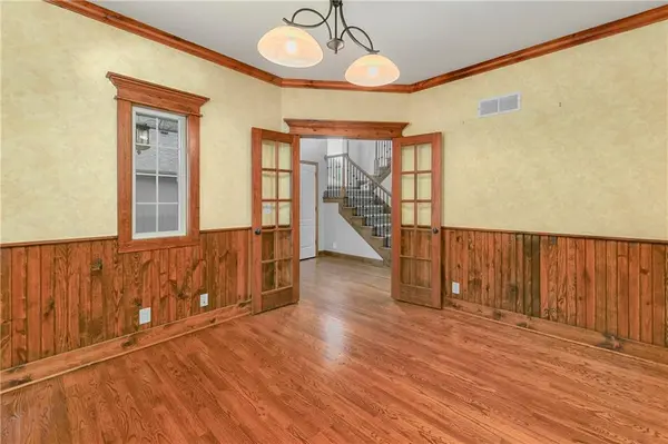 1007 Burr Oak LN, Grain Valley, MO 64029