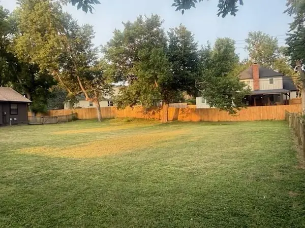 3315 Shady Lane DR, Gladstone, MO 64119